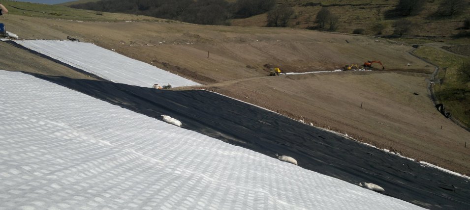Good drainage design using geosynthetics is key to the stability of veneer slopes, and avoids the risks of saturation