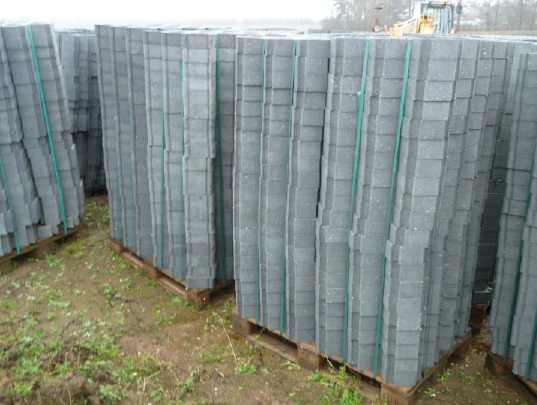 Truckcell permeable paving blocks delivered on pallets
